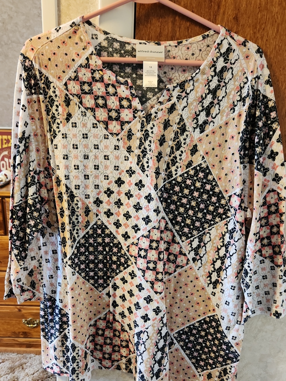 1X Alfred Dunner Patchwork Print 3/4 Sleeve Top in Cream, Black & Pink